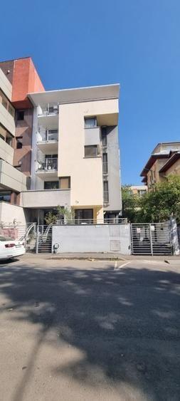 Apartament 3 camere cu vedere directă spre Arcul de Triumf