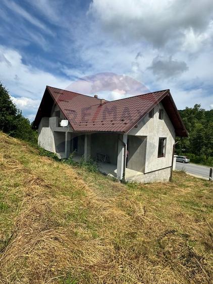Casă / Vilă cu 7 camere de vânzare
