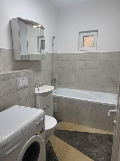 Apartament 3 camere, etaj 1, zona Sud