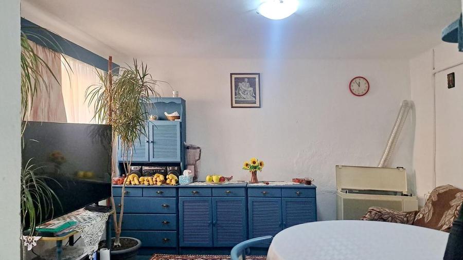 CASA CU TEREN GENEROS si acces pe doua fronturi