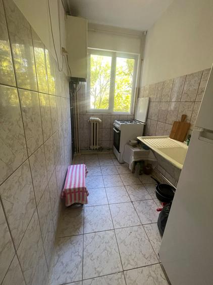 Apartament cu 3 camere,etajul 2/4, zona Alexandru cel Bun