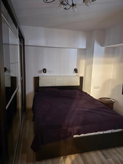 Inchiriez apartament 4 camere, 2 bai, mobilat, utilat, garaj 20 m2