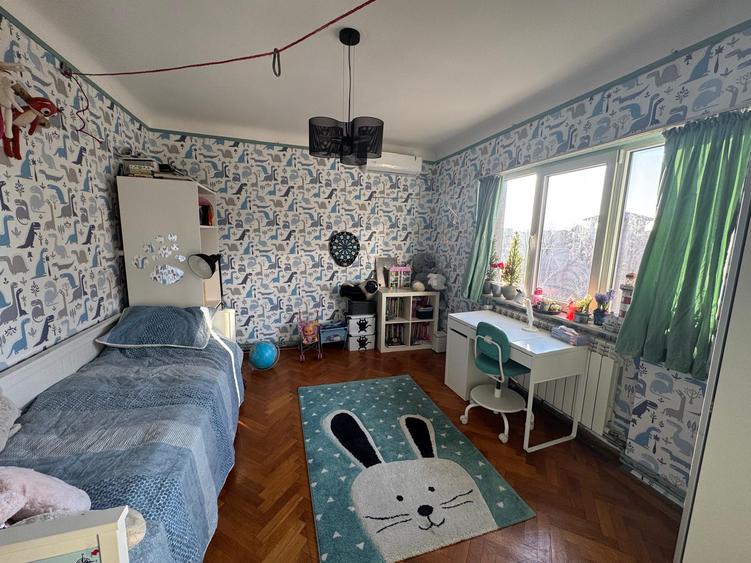 Vanzare apartament trei camere mobilat/utilat renovat Cotroceni metrou Opera