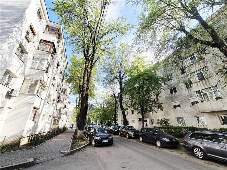 Apartament cu o camera decomandat In Nicolina