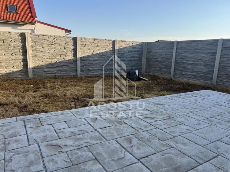 Duplex cu 3 camere, loc de parcare in curte, in Sanandrei