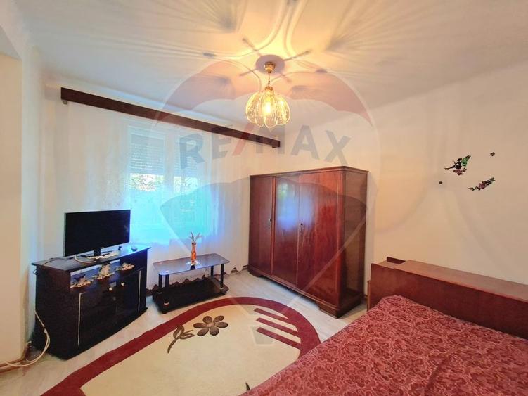 Apartament 2 camere decomandat, centrala gaz, de închiriat Podgoria