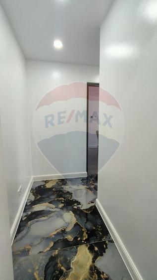 Apartament 3 camere de vânzare -Renovat complet - Micro 40