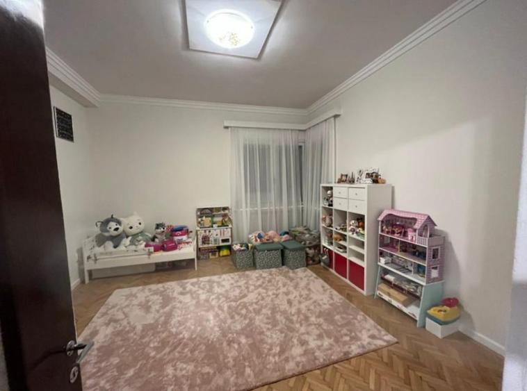 Vanzare jumatate vila arhitectura modernista Cotroceni cu 2 garaje terasa 54mp