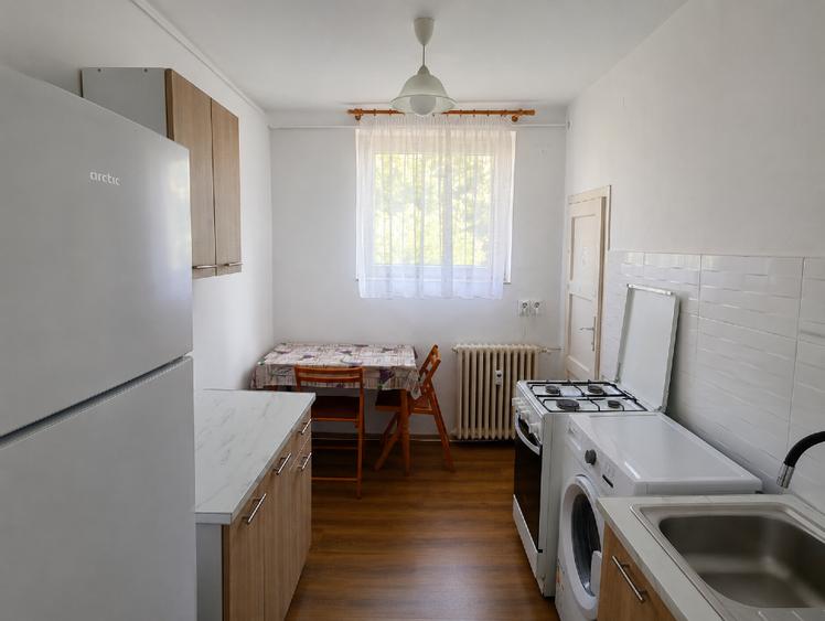 Proprietar vând apartament 2 camere ultracentral Parc 1 Decembrie 2 balcoane, AC