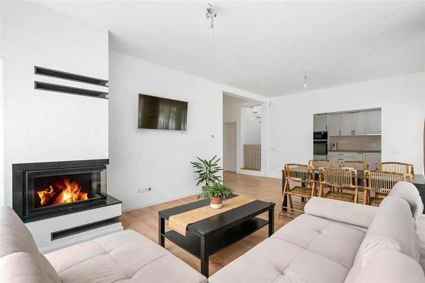 Casa moderna 6 camere 2 bai curte 1000mp Tocile