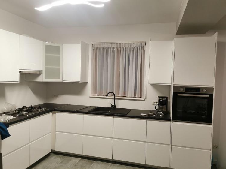 Vila de inchiriat in Pipera, American Village, 5-6 camere, energie solară, TVA