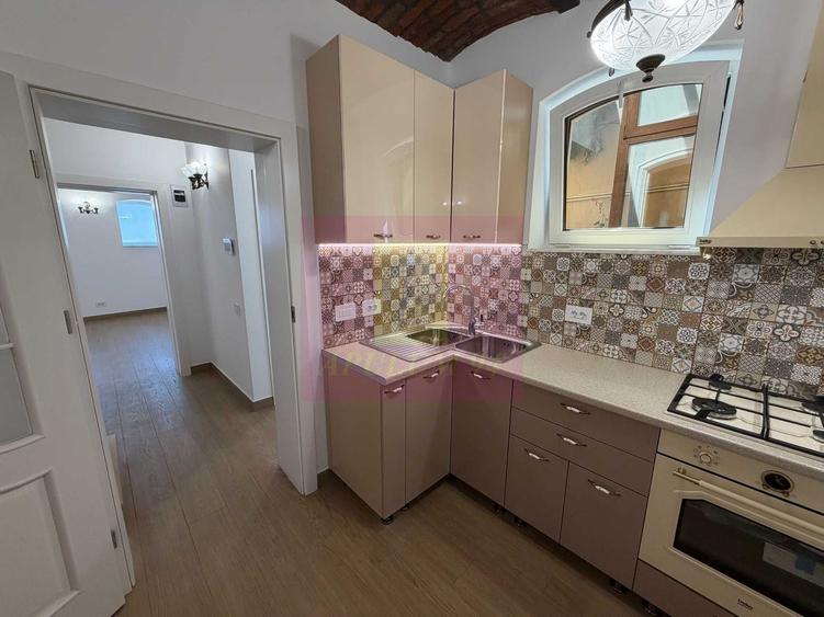 Casă de închiriat lângă Piața Victoriei | 5 camere, 120 mp