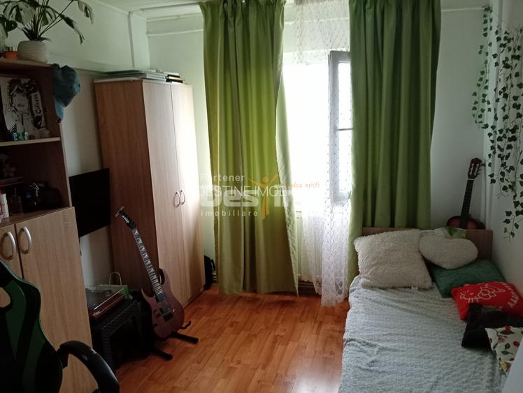 apartament decomandat 3 camere, cartier Rovine - 4