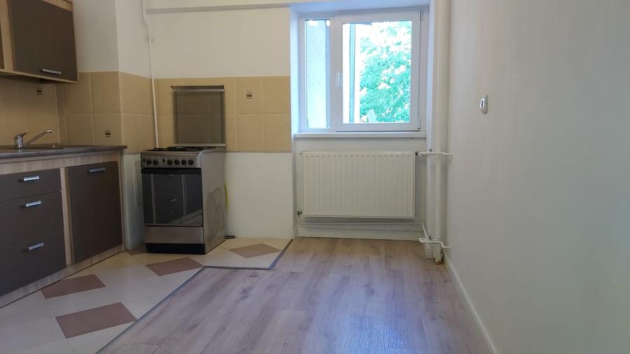 Tineretului metrou 4 camere 110mp etaj 1 stradal, vedere parc Tineretului €700