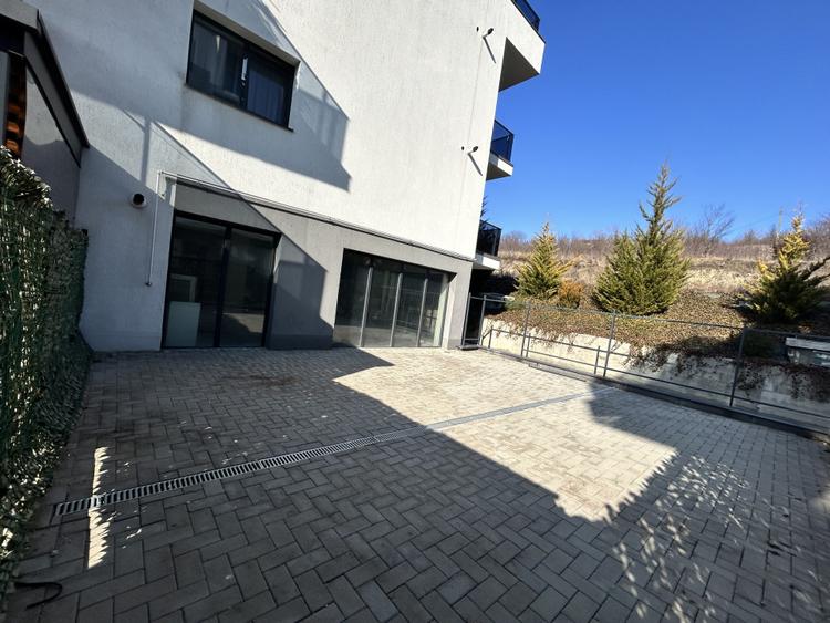 Spatiu comercial semifinisat 62 mp utili plus 20mp terasa Borhanci