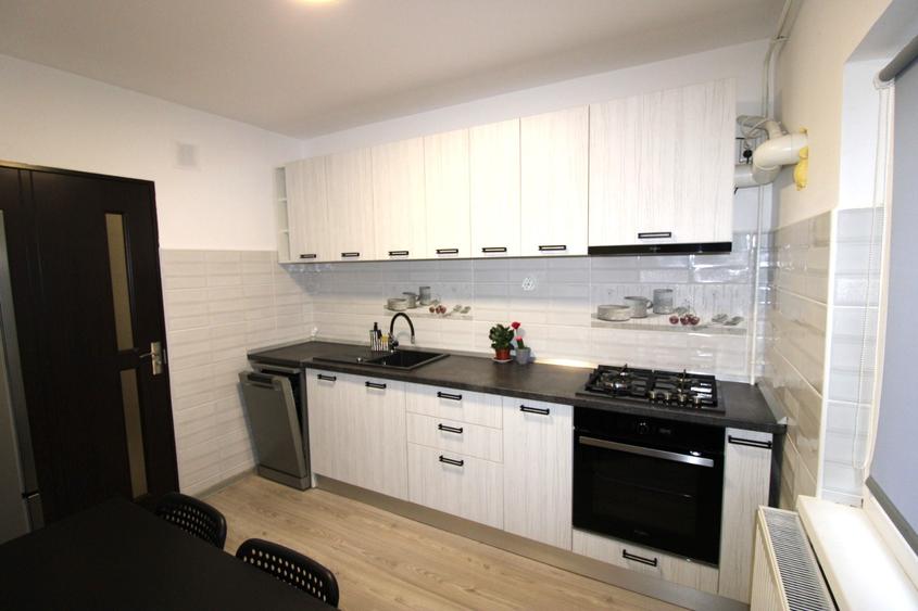 2 Camere DECOMANDATE | Bloc 2002 | Micro 17 | Orientare SUD | Practic Imobiliare