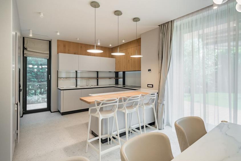Vila cu 6 camere in Amber Gardens