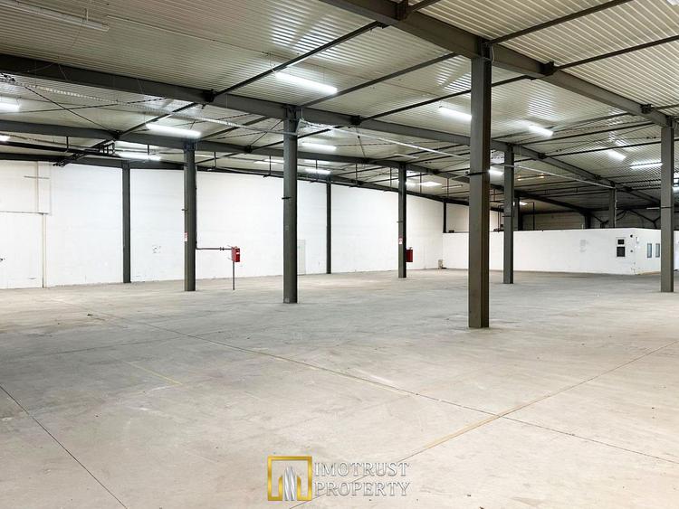 Hala de inchiriat Arad – 1.135 mp pentru comert, servicii