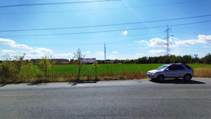 Terenuri intravilane 4550 MP, deschidere la stradă 32 m