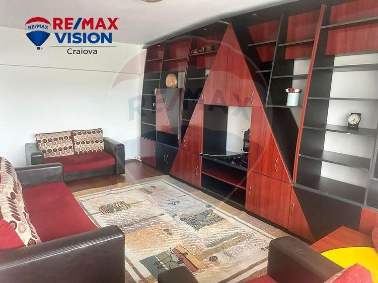 Apartament cu 4 camere de vânzare în zona Central