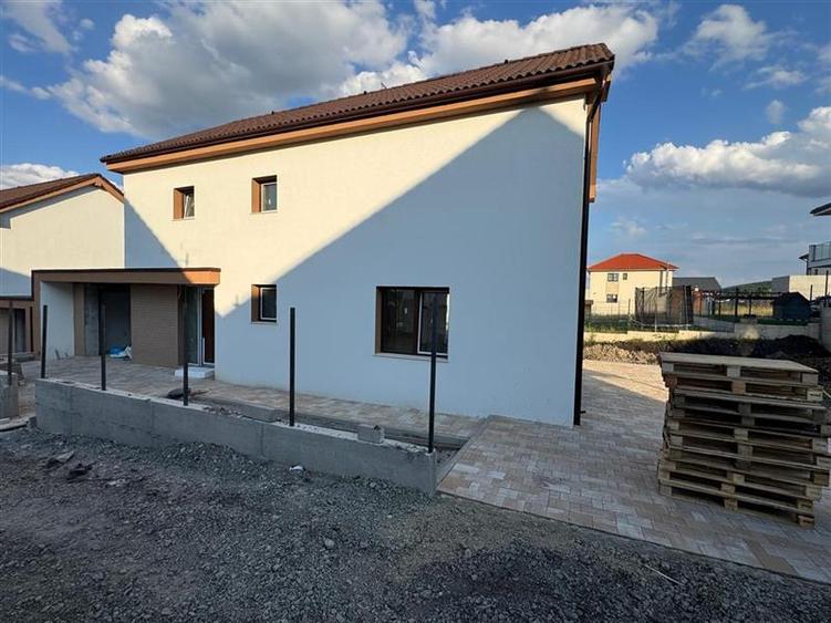 Casa Individuala + Garaj situata in Chinteni