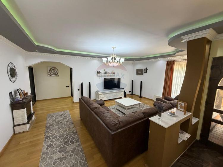 De vanzare Casă / Vilă cu 4 camere în Urziceni si teren 557 mp