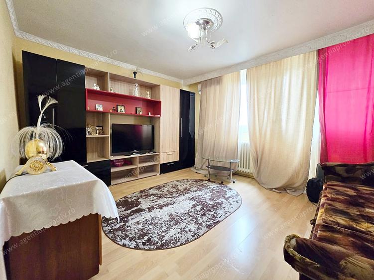 Apartament cu 2 camere decomandat, situat in cartierul Micro 19.