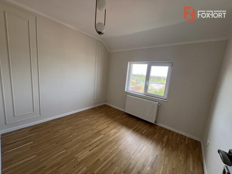 Apartament cu 3 camere, de vanzare, zona Dambovita