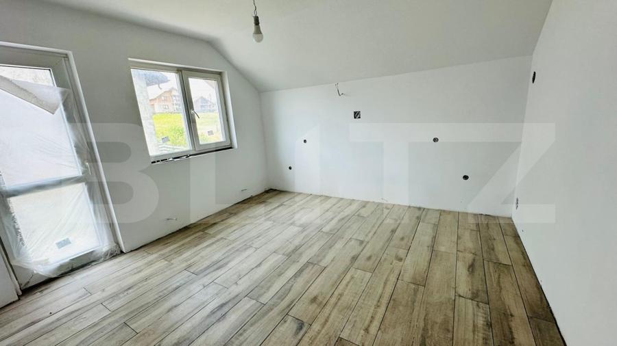 Casa de vanzare, cu 3 camere, moderna, zona Dumbrava