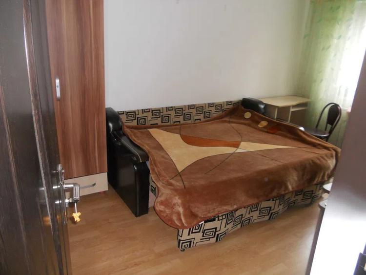 Apratament cu o camera, etajul 3/4, zona Podu Ros