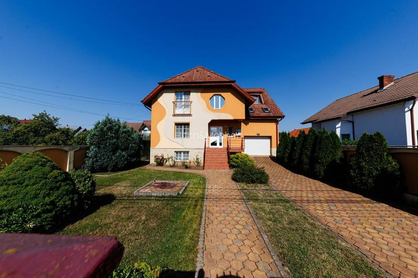 Vilă cu spatii largi, curte generoasă - 32