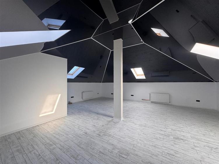 Casa noua moderna cu 6 camere si 3 bai si teren in Sura Mare