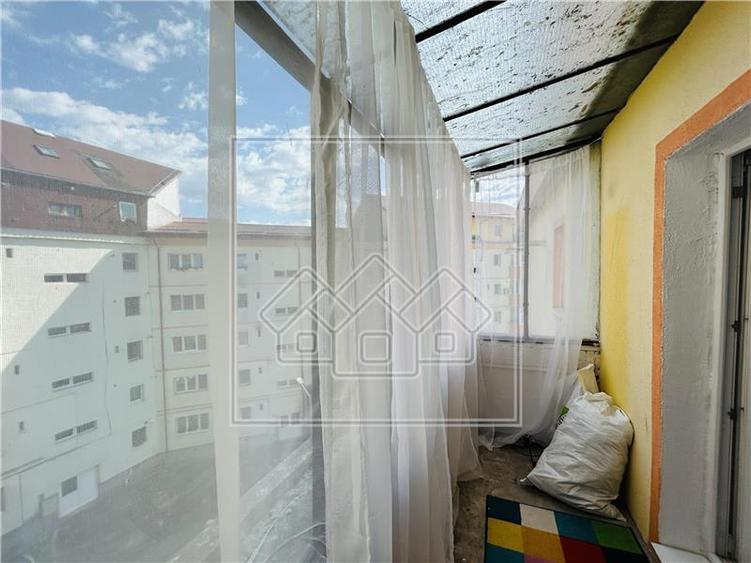 Ap decomandat, 3 camere, 2 bai, 2 balcoane - Zona Turnisor