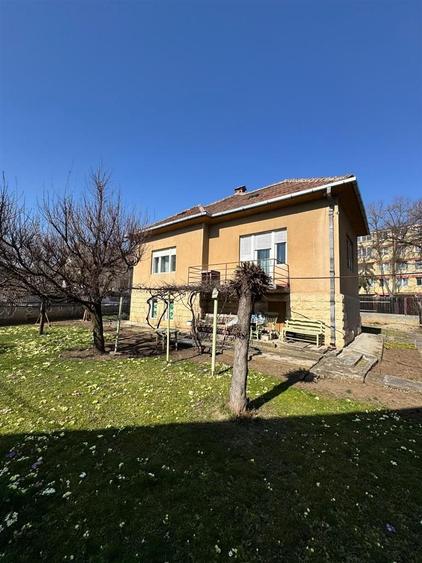 Casa de vanzare l 1040 MP Curte l Front 35 MP l Grigorescu