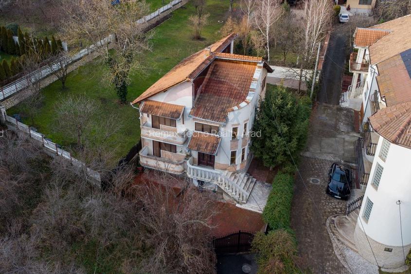 Casă / Vilă cu 6 camere de închiriat în zona Centru Vechi - 24