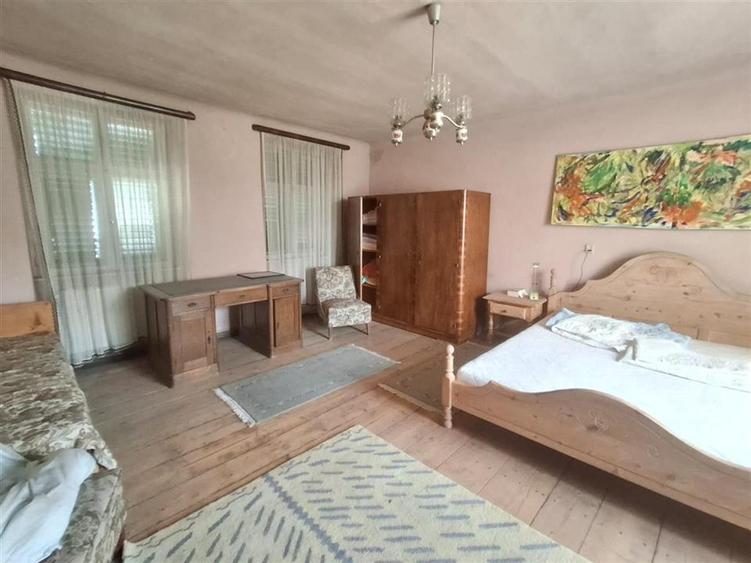 2 Apartamente la casa pivnita garaj in Cisnadie