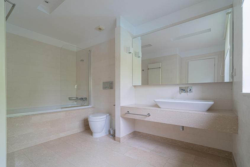 Viila for sale in Oxford Gardens, private pool & park, close by American School