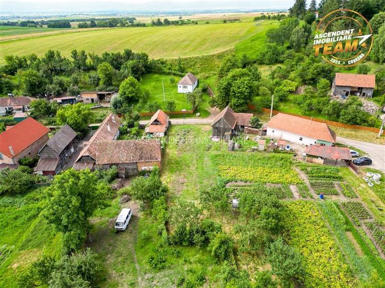 Pentru cei care doresc sa construiasca o locuinta intr-o zona linistita, aproape - 6
