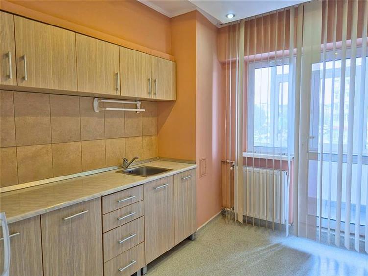 OSTROVENI - Etaj 1 - Spatiu cu vizibilitate stradala - Cabinet medical/birouri