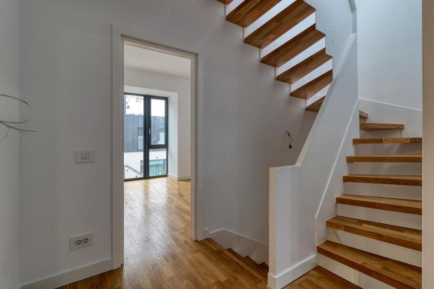 Luxury 5-room Townhouse - OMV Pipera
