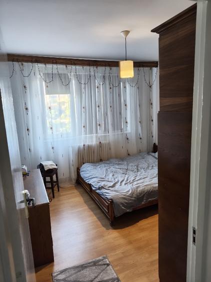 Închiriez apartament 3 camere Zona Podu Ros |Cantemir ,Etaj 3 Vedere Palas