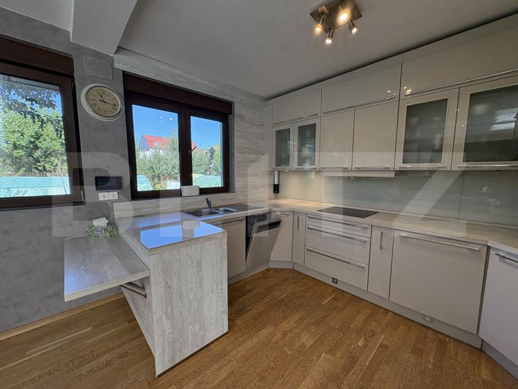 Casa 5 camere, moderna, curte, zona Regal Baciu