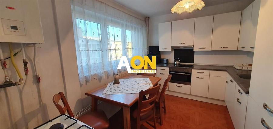 Apartament 4 camere, decomandat, 82 mp, 2 băi, Cetate, Etaj 1