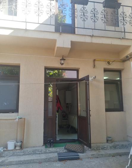 Casa de inchiriat/ Pretabila firma/ aproape de metrou