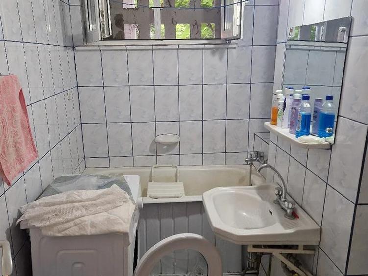 Proprietar, vand apartament 2 camere semidecomandat