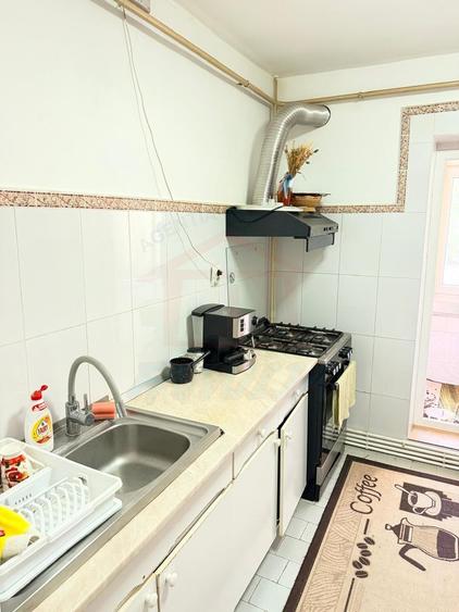 Inchiriem apartament cu 2 camere in Mazepa 2, et.3, pret 2000 de lei.