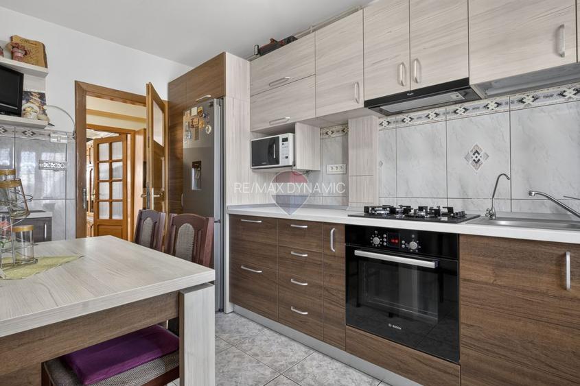 Apartament 3 camere, două băi de vânzare - Str Poetului - 3