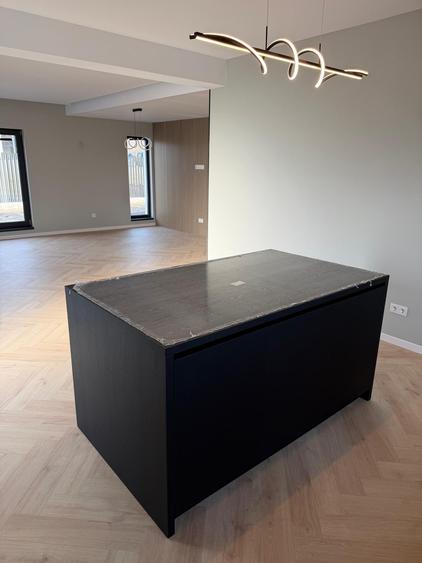 Apartament de vanzare-4 camere-115 mp utili-curte 200 mp-C. Cisnadiei!