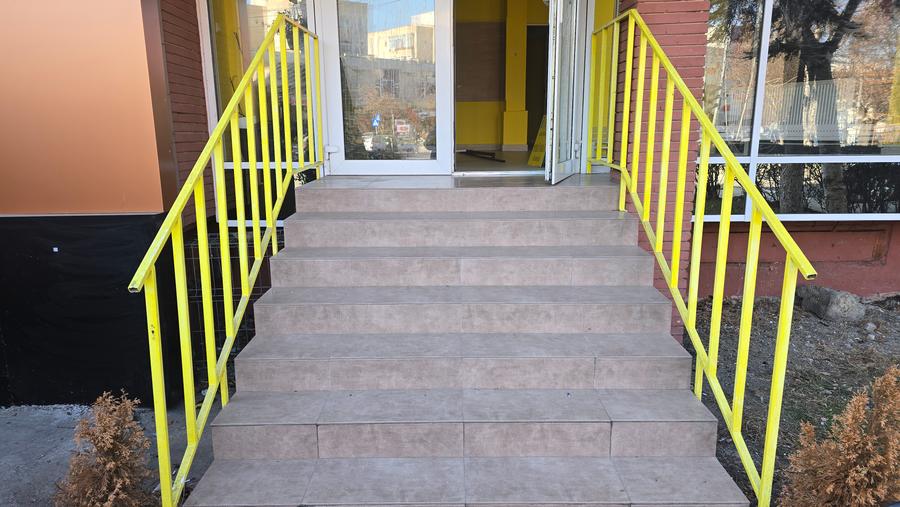 Inchiriez spatiu comercial in Deva, zona ultracentrala, Decebal colt cu Creanga