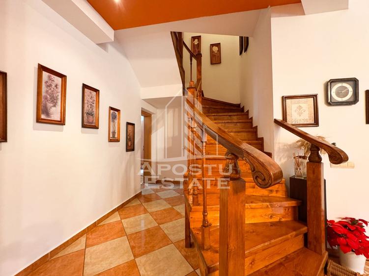 Casa pt. 2 familii, cu 9 camere, teren 832mp, Zona Girocului Timisoara